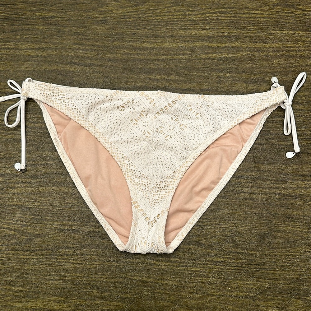 Rod Beattie, Bleu. Bikini bottoms size 12. White